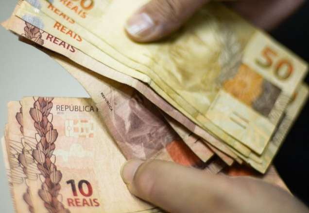 Imagem da noticia Auxílio emergencial fez renda dos trabalhadores crescer 24%, diz estudo