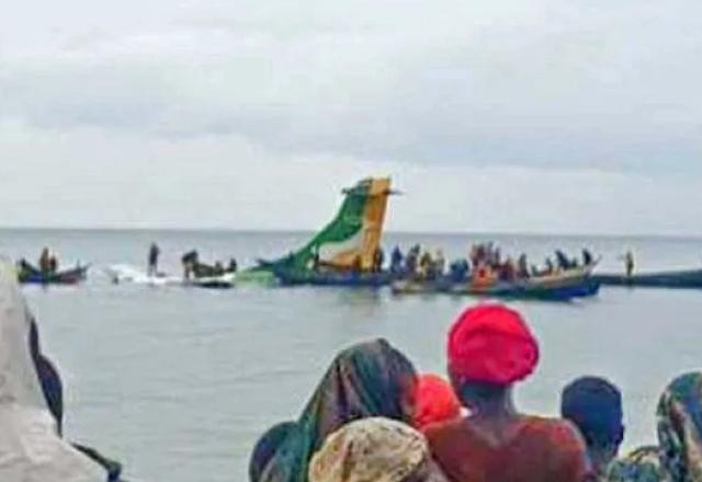 Imagem da noticia Avião cai em lago na Tanzânia e ocupantes são resgatados com vida