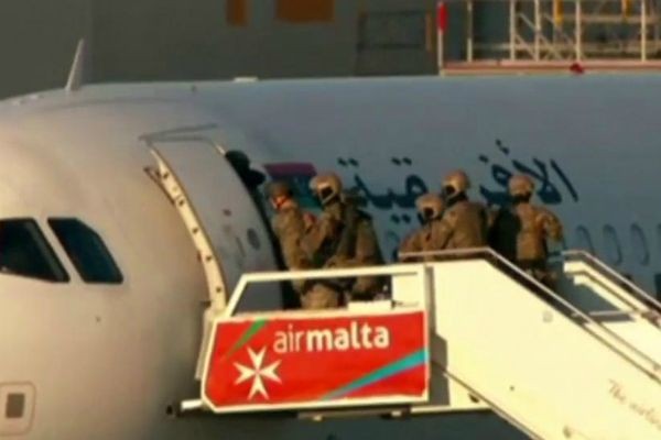 Imagem da noticia Avião com 118 pessoas a bordo é sequestrado na Líbia