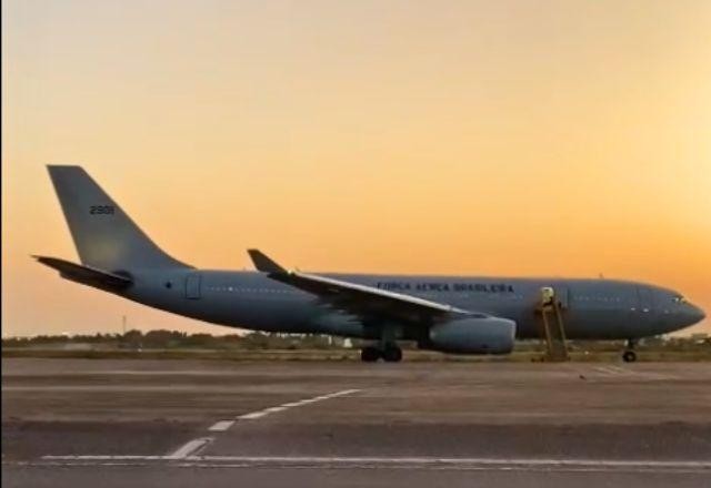Imagem da noticia Decola primeiro avião para buscar brasileiros em Israel