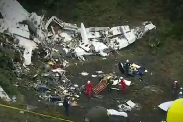 Avião da Chapecoense tinha pouco combustível e excesso de peso