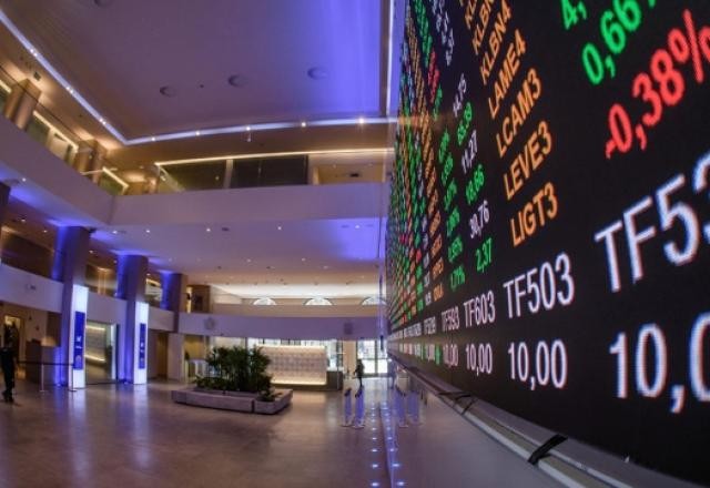 Mercado: medo dos EUA contamina bolsas; Ibovespa fecha em queda