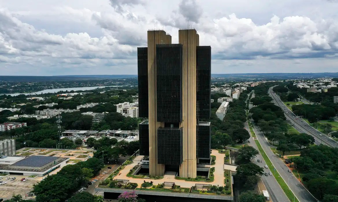 Imagem da noticia Dívida aumenta e contas públicas fecham julho com déficit de R$ 21,3 bi