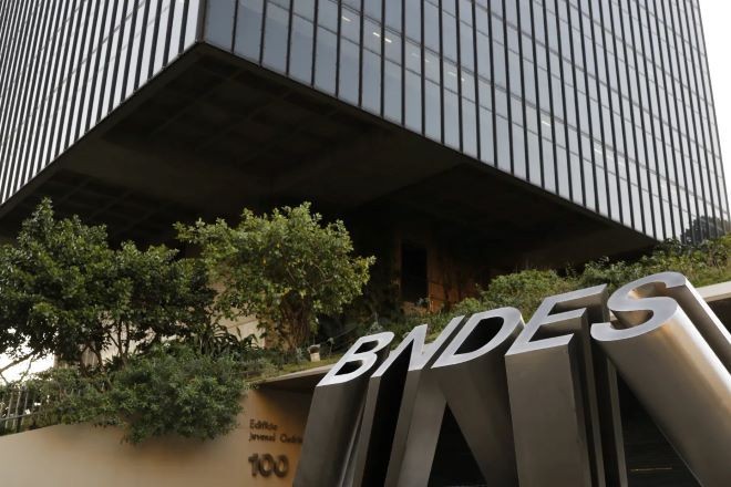Imagem da noticia BNDES aprova R$ 4 bilhões em recursos para empresas afetadas por tarifaço dos EUA