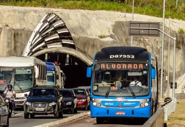 Motoristas interrompem serviços do BRT no Rio de Janeiro
