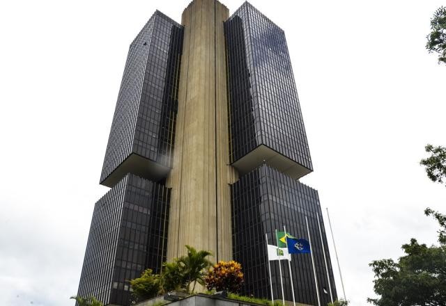 Imagem da noticia Deputados aumentam pressão para que Copom diminua taxa de juros