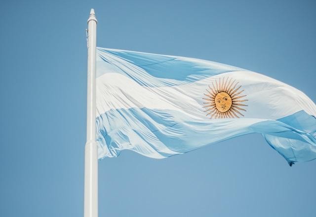 Imagem da noticia Argentina irá recomprar mais de US$ 1 bilhão de dívida externa