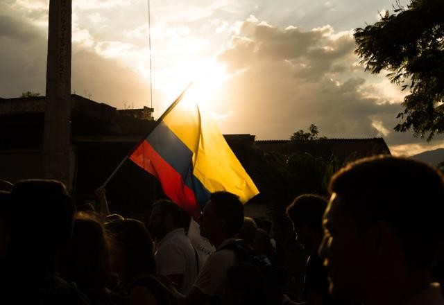 Imagem da noticia Assassinato de membros de campanha abala eleição presidencial na Colômbia a duas semanas do pleito