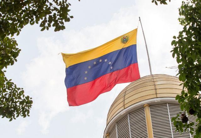 Imagem da noticia Inundação em mina de ouro ilegal deixa 12 mortos no sul da Venezuela