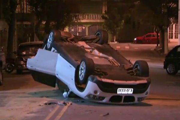 Bandidos roubam carro e causam momentos de pânico em São Paulo