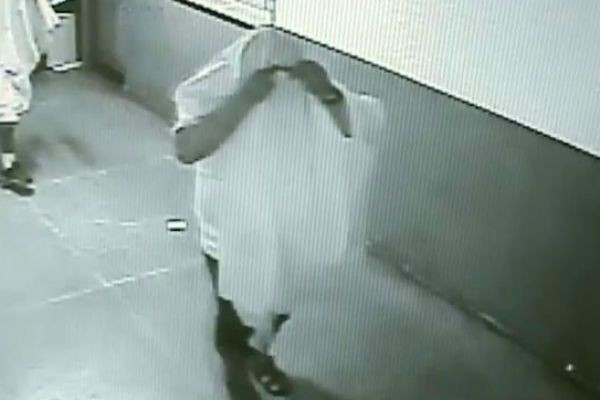 Imagem da noticia Bandidos se disfarçam de fantasmas para roubar prefeitura em Goiás