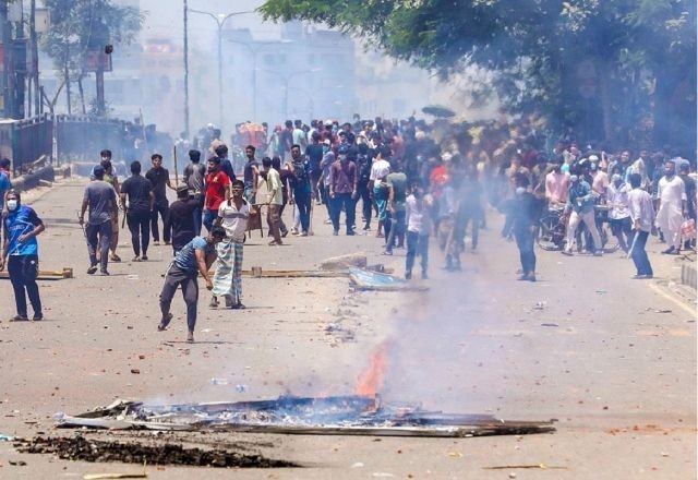 Imagem da noticia Bangladesh determina toque de recolher e libera policiais para atirar em manifestações; entenda os protestos no país