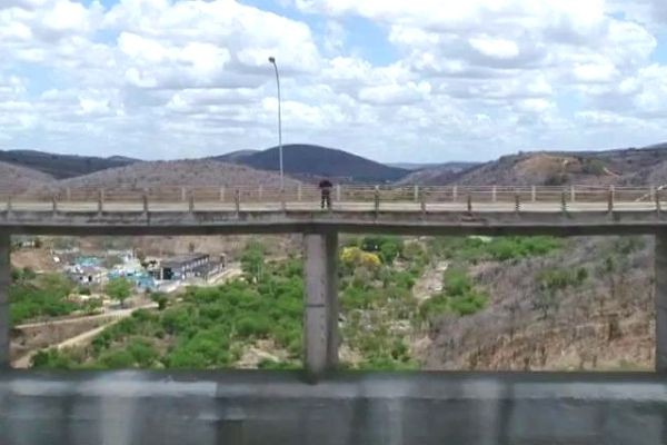 Imagem da noticia Barragem completamente seca expõe drama da falta de chuva no agreste pernambucano 