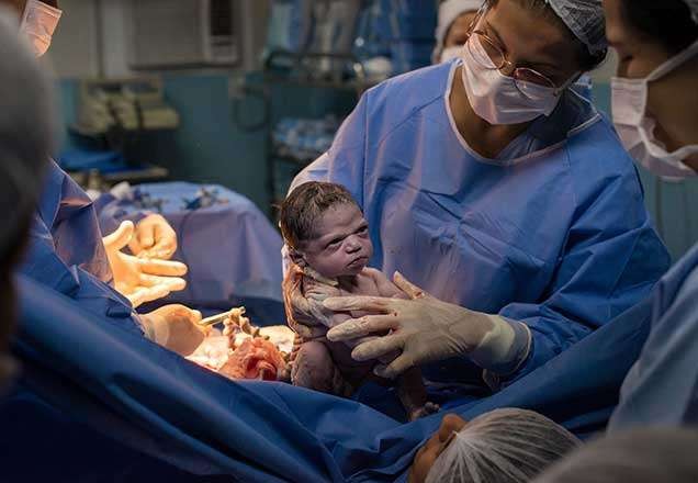 Imagem da noticia Bebê nasce com carinha de brava e foto viraliza