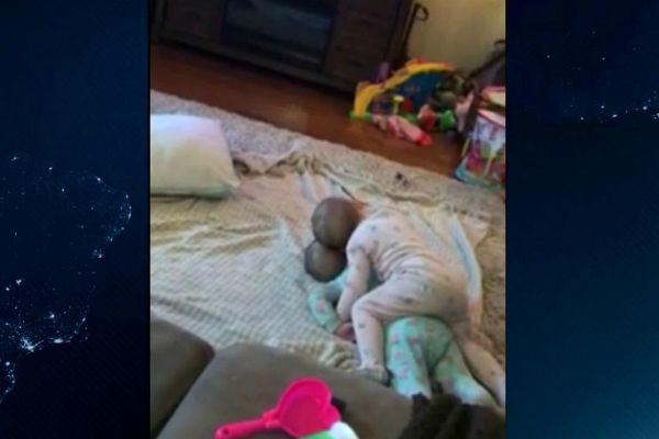 Imagem da noticia Bebês imitam cena da animação Frozen e vídeo viraliza
