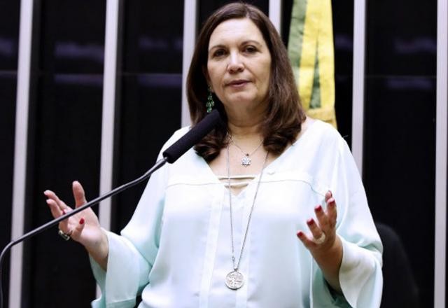 Imagem da noticia Bia Kicis é acusada de incitar crime no caso de PM morto em Salvador