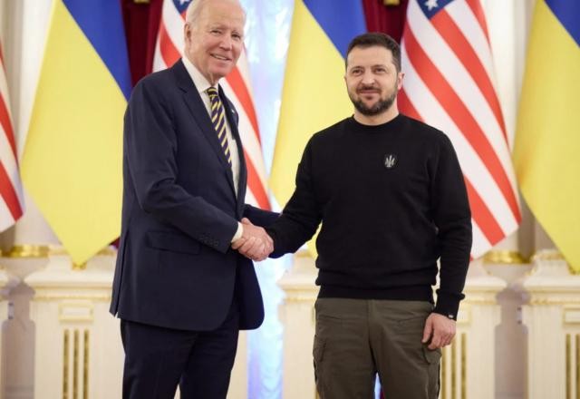 Biden chama Zelensky de "presidente Putin" em evento da Otan