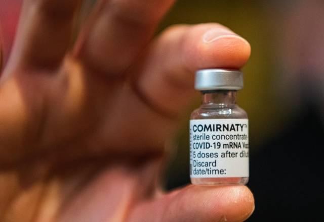 Imagem da noticia Vacina da Pfizer pode ser aplicada em pessoas acima de 16 anos em duas doses