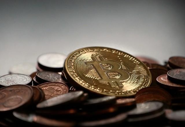 Imagem da noticia Bitcoin despenca 10% após China ampliar restrições à criptomoedas