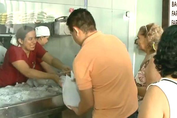 Black Friday no Pará tem fila por desconto no açaí