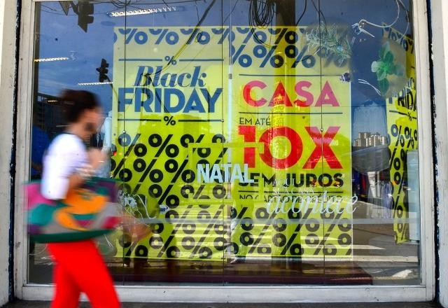 Imagem da noticia Pela primeira vez em 12 anos, brasileiro compra menos na Black Friday
