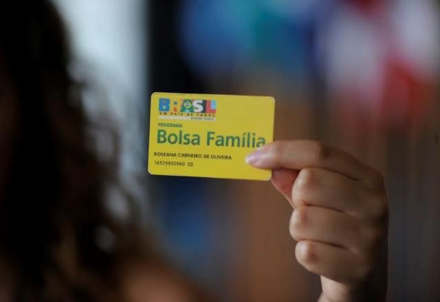 Imagem da noticia Bolsonaro diz que governo estuda dobrar o valor do Bolsa Família