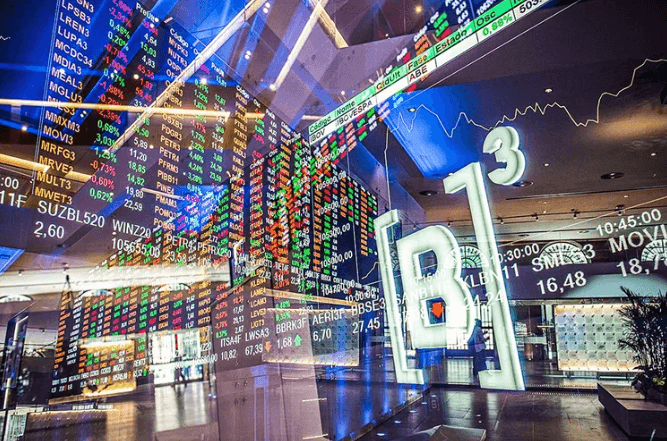 Imagem da noticia Ibovespa sobe forte com bancos; Vivara lidera perdas do índice