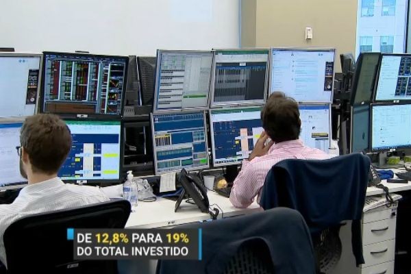 Imagem da noticia Bolsa de Valores fica cada vez mais popular entre pequenos investidores