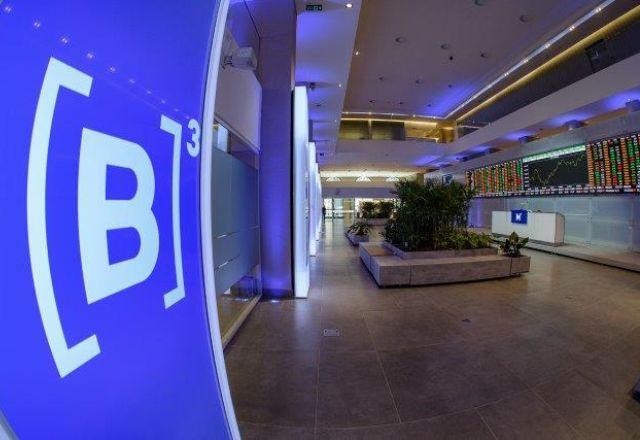 Imagem da noticia Ibovespa descola dos mercados internacionais e fecha em queda: 1,04%
