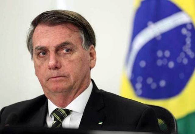 Imagem da noticia Bolsonaro diz à PF que não mandou fraudar cartões de vacina