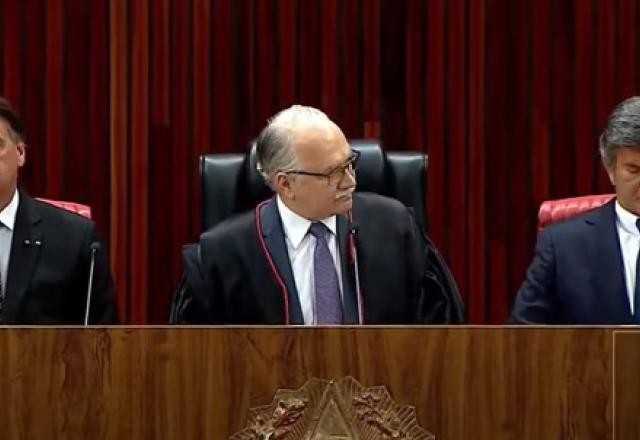Imagem da noticia Bolsonaro vai à posse de Moraes como presidente do TSE