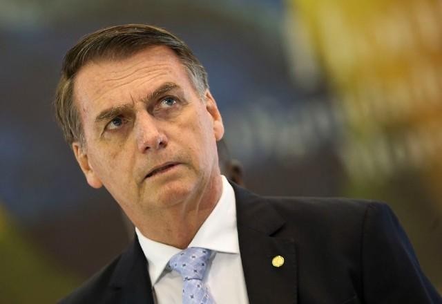 Imagem da noticia Bolsonaro vai passar a noite em hospital após suspeita de obstrução
