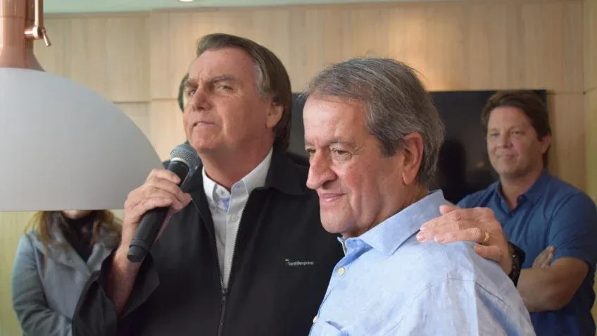 Imagem da noticia Defesa de Bolsonaro cita eleições e pede autorização para contato com Valdemar Costa Neto