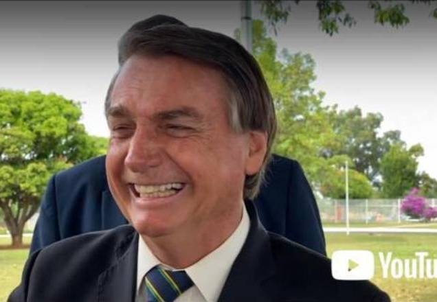 "É direito tomar ou não vacina", diz Bolsonaro a apoiadores