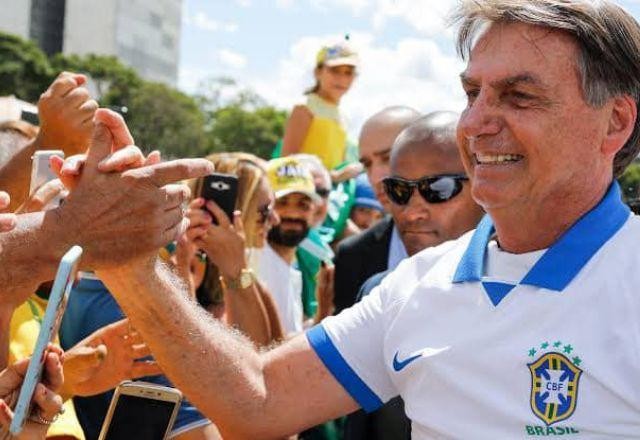 Imagem da noticia No último dia de comícios, Bolsonaro participa da atos no Rio
