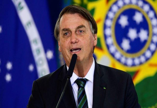 Imagem da noticia Bolsonaro diz estar "orgulhoso e feliz" por indulto concedido a Daniel Silveira