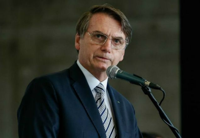 Imagem da noticia Bolsonaro demite Vélez e anuncia novo ministro da Educação