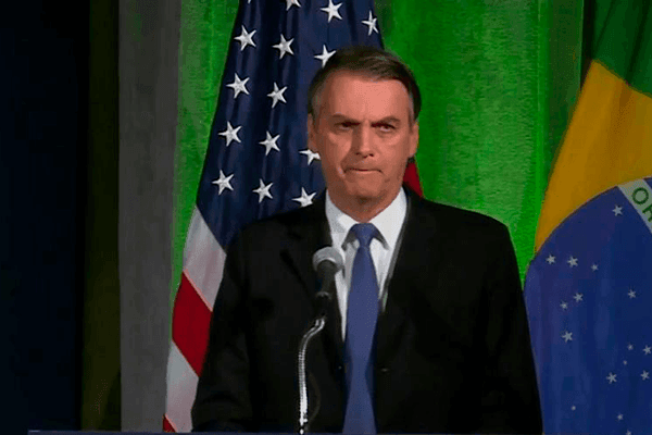 Imagem da noticia Bolsonaro dispensa visto para cidadãos dos Estados Unidos e mais três países