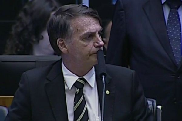 Bolsonaro diz que Constituição é o único norte da democracia
