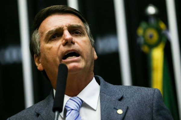 Bolsonaro diz que ´bate o martelo´ sobre reforma da Previdência hoje