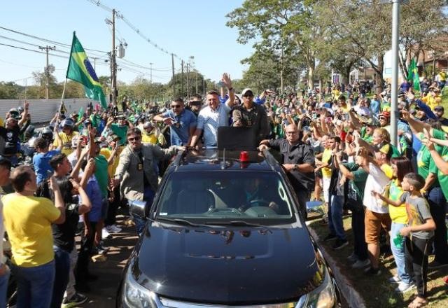 QG de campanha de Bolsonaro foca em "Datapovo"