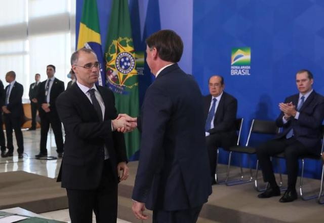 Imagem da noticia Bolsonaro diz que cumpriu missão de levar "terrivelmente evangélico" ao STF