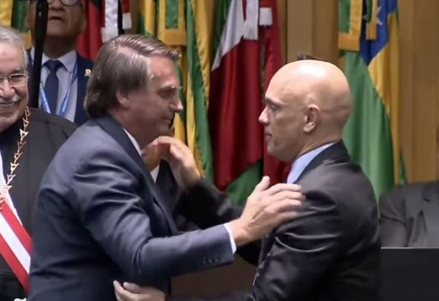 Vídeo: em meio a tensão, Bolsonaro cumprimenta Moraes em evento