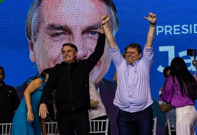 Tarcísio oficializa candidatura com críticas ao PSDB e ode a Bolsonaro