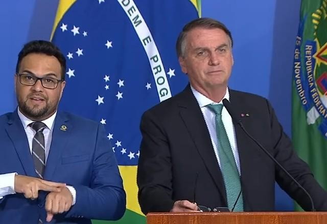 Bolsonaro diz que gostaria de colocar questão sobre a ditadura no Enem