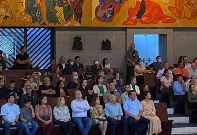 Imagem da noticia Ao lado de ministros e de Michelle, Bolsonaro vai à missa em Brasília