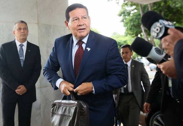 Imagem da noticia "Bolsonaro foi mal entendido sobre explorar Amazônia com EUA", diz Mourão