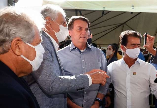 Bolsonaro inaugura hospital de campanha contra Covid-19 em Goiás