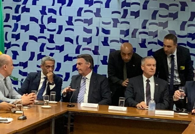 Imagem da noticia Bolsonaro vai à Câmara e participa de evento organizado por Israel