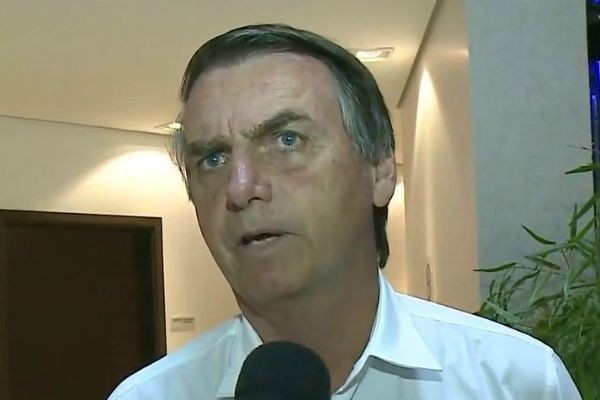 Bolsonaro parabeniza TSE por decisão sobre candidatura de Lula